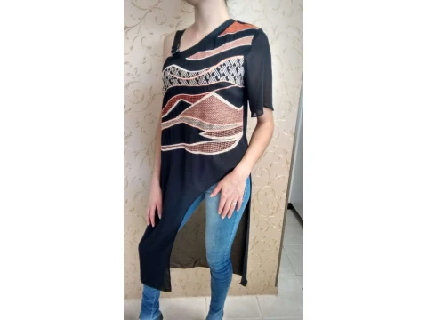 BLUSA ALONGADA COM BORDADO MORENA ROSA 106192 - Preto