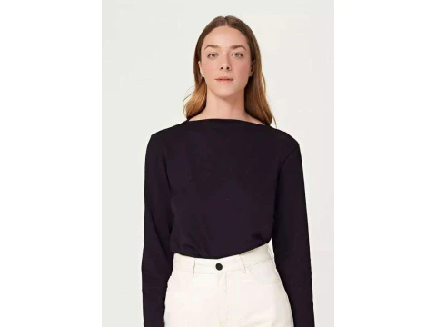 BLUSA FEMININA ML DECOTE CANOA HERING 4FCV - Preto BLUSA FEMININA ML DECOTE CANOA HERING 4FCV - Preto