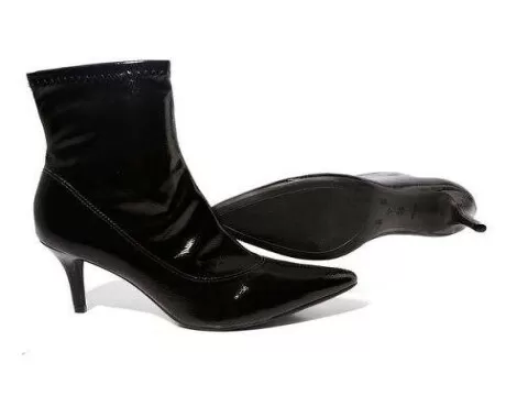 Bota bico hot sale fino verniz
