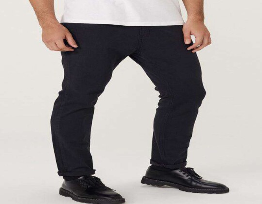 CALÇA MASCULINA EM SARJA SLIM HERING H1TE - Preto