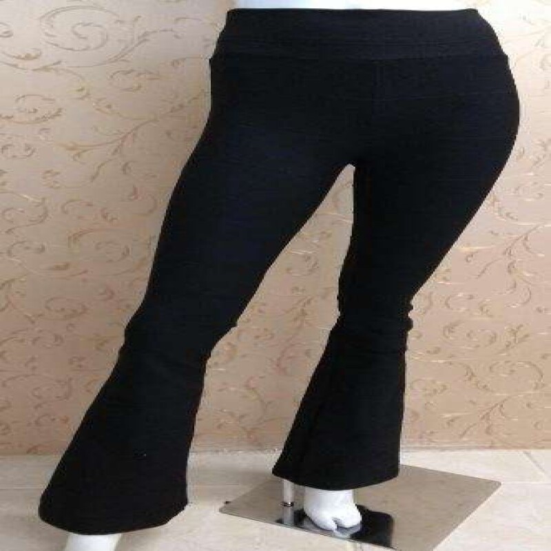 calça flare com bandagem