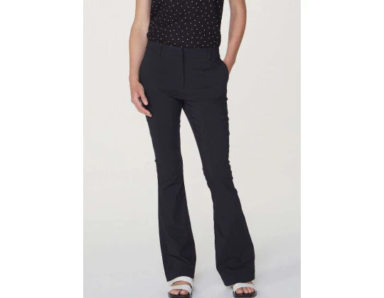 CALÇA FLARE COM BOLSO HERING K40R - Preto