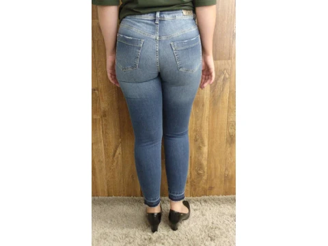 CALÇA JEANS SLIM CROPPED MORENA ROSA 204663 - Jeans