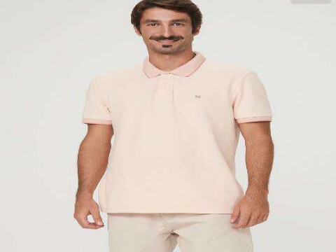 CAMISA POLO MASCULINA BÁSICA COM BORDADO HERING 036H - Rosa claro