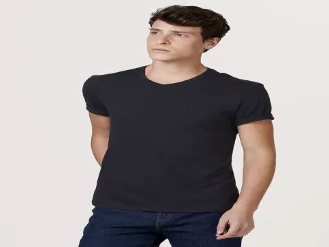 CAMISETA BÁSICA MASCULINA DECOTE V HERING N2K5 - Preto