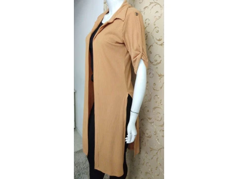 CARDIGAN MANGA CURTA COM FENDA - Caramelo
