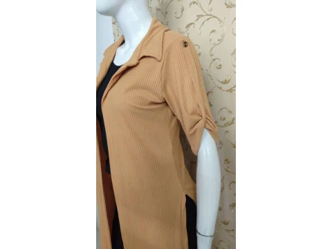 CARDIGAN MANGA CURTA COM FENDA - Caramelo