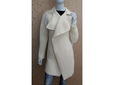 CASACO ALONGADO COM CAPUZ DE TRICOT MACLAUD MC 303 - Cru