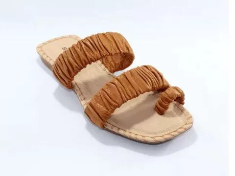 CHINELO FEMININO EM COURO TIRAS BOTTERO 332202 - Caramelo