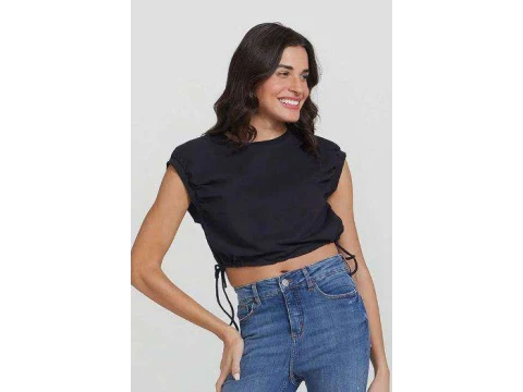 REGATA CROPPED BÁSICA GOLA AREDONDADA HERING 4FZE - Preto REGATA CROPPED BÁSICA GOLA AREDONDADA HERING 4FZE - Preto