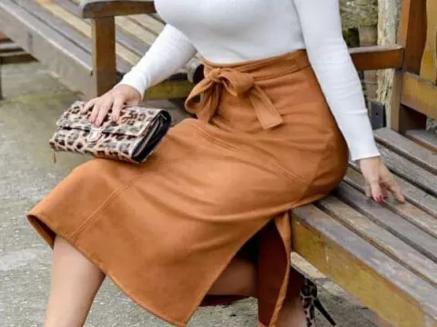 SAIA MIDI SUEDE COM FAIXA E FENDA - Caramelo