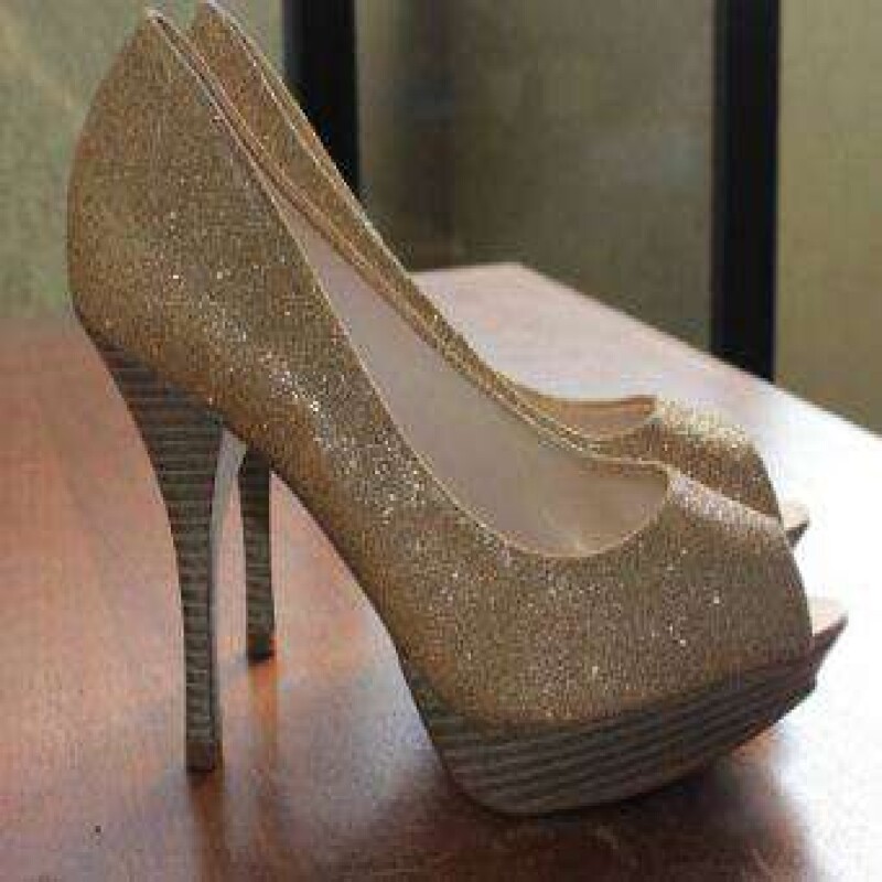 sapato vizzano dourado