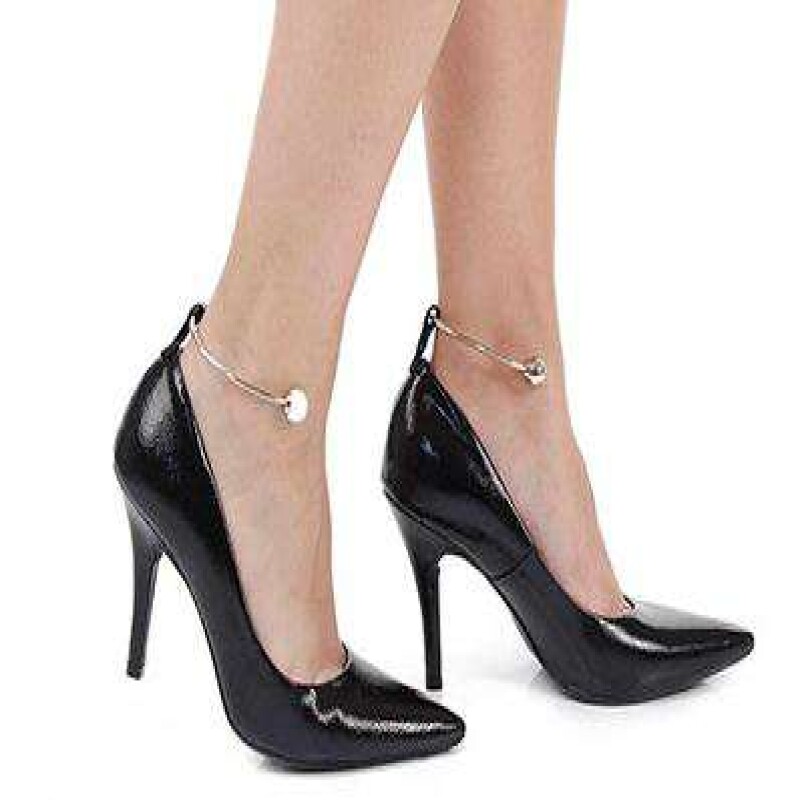 scarpin com tornozeleira preto