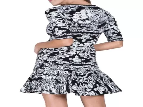 VESTIDO JACQUARD ARABESCO CURTO MEIA MANGA AVE RARA COM SAIA RODADA LISA - Preto